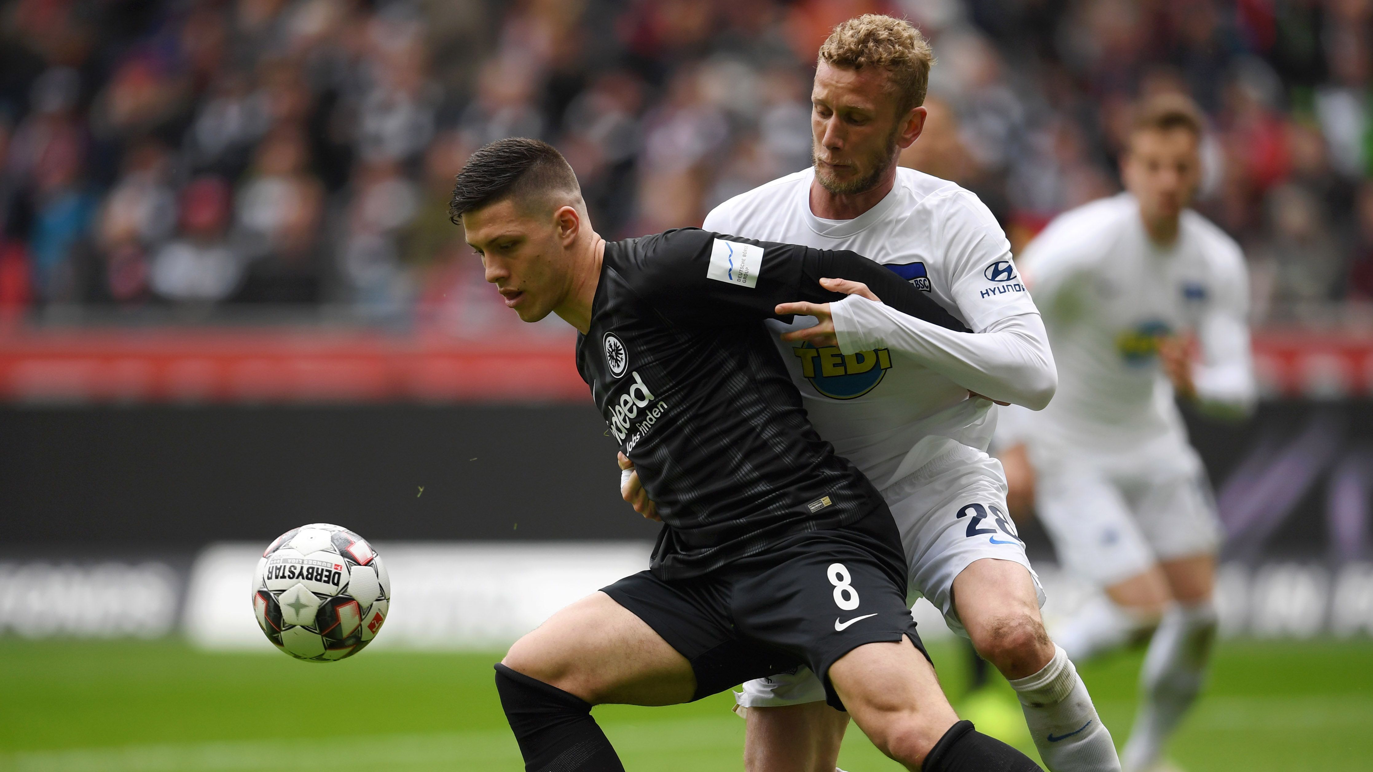 
                <strong>Sturm</strong><br>
                Luka Jovic von Eintracht Frankfurt, gewählt mit 75,8 Prozent. Zweiter Platz bei der Wahl zum Spieler der Saison mit 20,9 Prozent. 
              