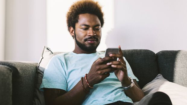 
                <strong>SMS-Tipper</strong><br>
                ... 3. SMS-Tipper. Das sind die Gegner, die jede Unterbrechung nutzen, um schnell auf das Handy zu schauen. Dreiste Mitspieler schreiben sogar "nur mal kurz" eine Nachricht oder checken mal eben die Neuigkeiten in den sozialen Medien - Geht gar nicht!
              