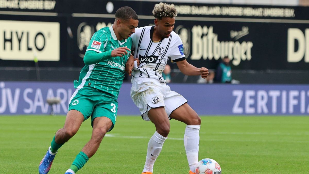 Elversbergs Conte (r.) behauptet sich