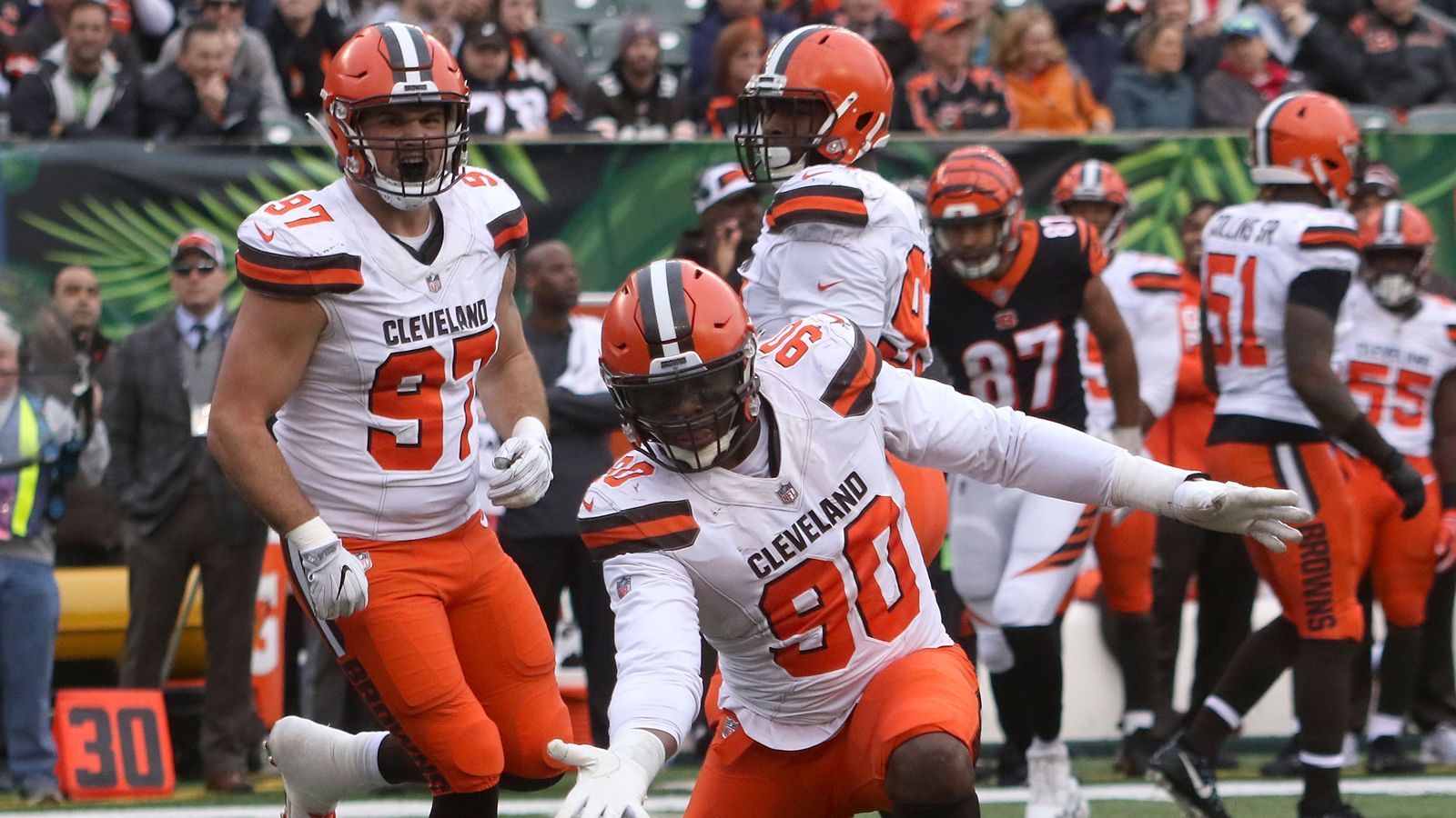 
                <strong>Cleveland Browns</strong><br>
                Platz 15: Cleveland BrownsDurchschnittliche Zahlung an einen Spieler im Jahr: 2,929,542 Millionen Dollar (umgerechnet: 2,5826 Mio. Euro)
              