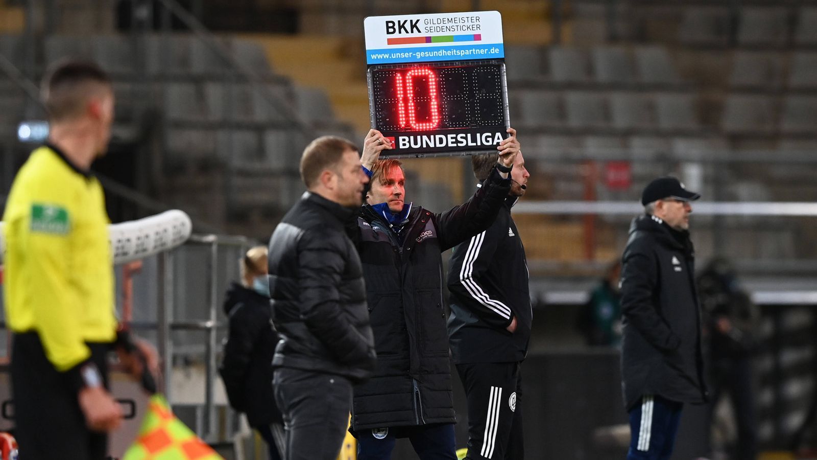 
                <strong>Das schmerzvolle Bundesliga-Duell Bielefeld vs. Union</strong><br>
                Weil das Spiel vor allem wegen des ersten Zusammenpralls zwischen Luthe und Ryerson lange unterbrochen war, gab es in der ersten Halbzeit letztlich zehn Minuten Nachspielzeit. 
              