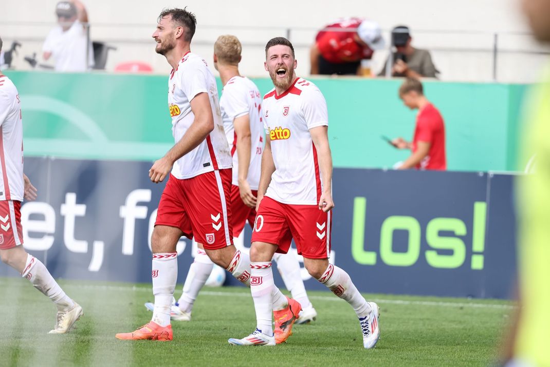 Zweitliga-Aufsteiger Jahn Regensburg hat den Bundesligisten VfL Bochum aus dem DFB-Pokal geworfen.