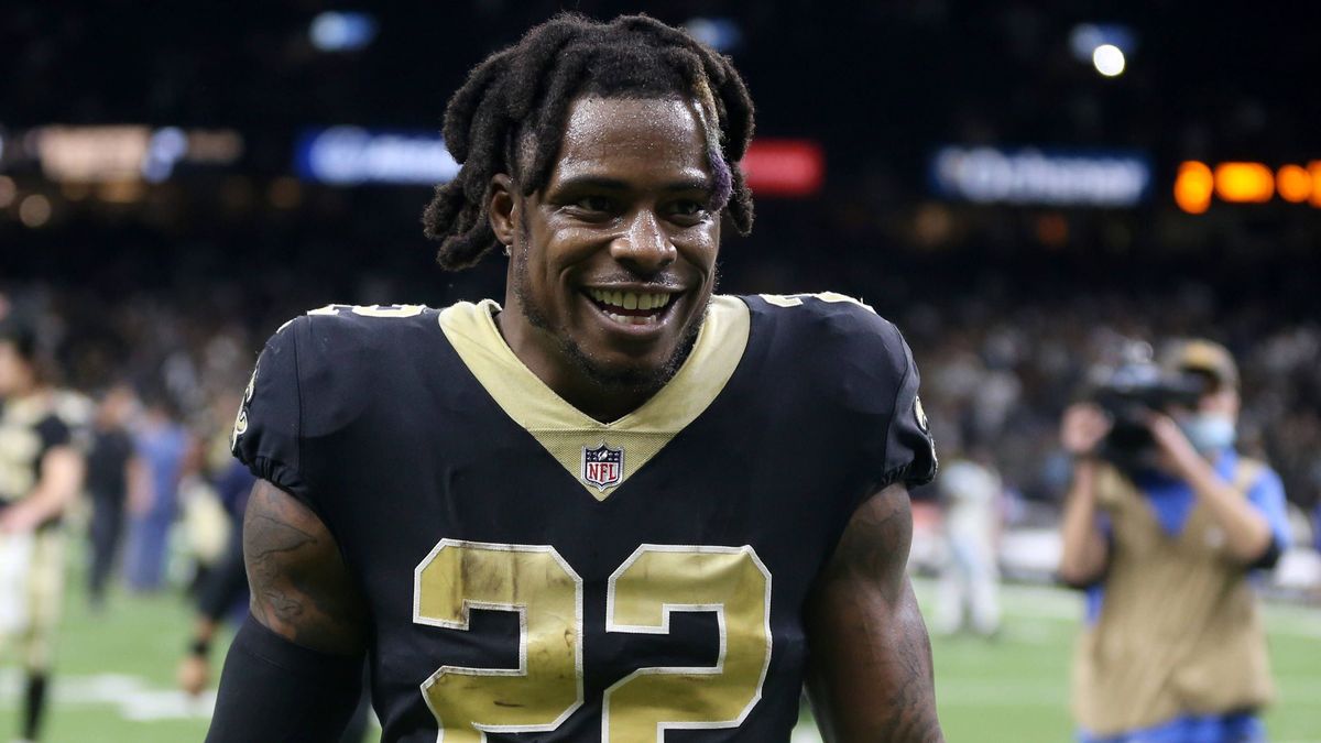 NFL, American Football Herren, USA Carolina Panthers at New Orleans Saints Jan 2, 2022; New Orleans, Louisiana, USA; New Orleans Saints defensive back Chauncey Gardner-Johnson (22) walks off the fi...