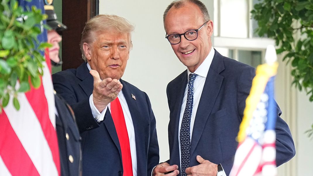 US-Präsident Donald Trump (l) empfing Bundeskanzler Friedrich Merz im Juni (CDU) vor dem Weißen Haus.