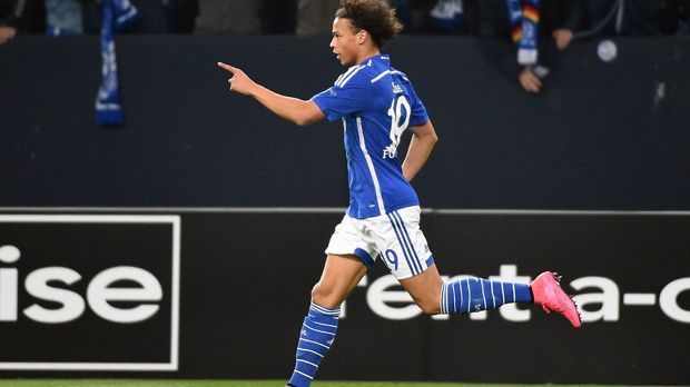 
                <strong>Rechter Mittelfeldspieler: Leroy Sane</strong><br>
                Rechter Mittelfeldspieler: Leroy Sane. Der Schalker Shooting-Star erlebte einen für ihn nicht sonderlich erfreulichen Abend. Sane versuchte viel, kämpfte und ackerte in der Offensive, konnte sich aber nur selten mal richtig durchsetzen und gefährliche Torraumszenen kreieren. ran-Note: 4
              