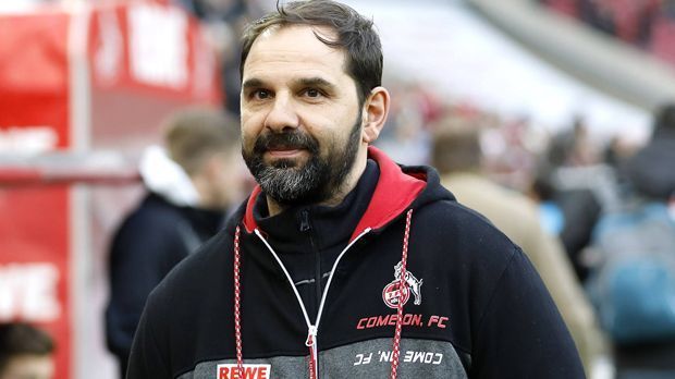 
                <strong>1. FC Köln - sechs Trainerwechsel</strong><br>
                In den zurückliegenden Jahren leisteten sich die Verantwortlichen den einen oder anderen Trainer, der die Erwartungen nicht erfüllte. Zvonimir Soldo etwa war den Kölnern zu farblos. Der Kroate hat nach seinen 480 Tagen in Köln bis heute nie mehr als Cheftrainer gearbeitet. Auch der Norweger Stale Solbakken konnte sich als FC-Coach nicht allzu lange halten. Mit Peter Stöger hatten die Domstädter endlich die absolute Ideallösung gefunden. In knapp viereinhalb Jahren schaffte er die Rückkehr in die Bundesliga und den Einzug in die Europa League. Doch jeder Erfolgstrainer nutzt sich irgendwann mal ab, im Dezember 2017 war wegen Erfolglosigkeit Schluss. Jetzt versucht Stefan Ruthenbeck die Mission Klassenerhalt.
              