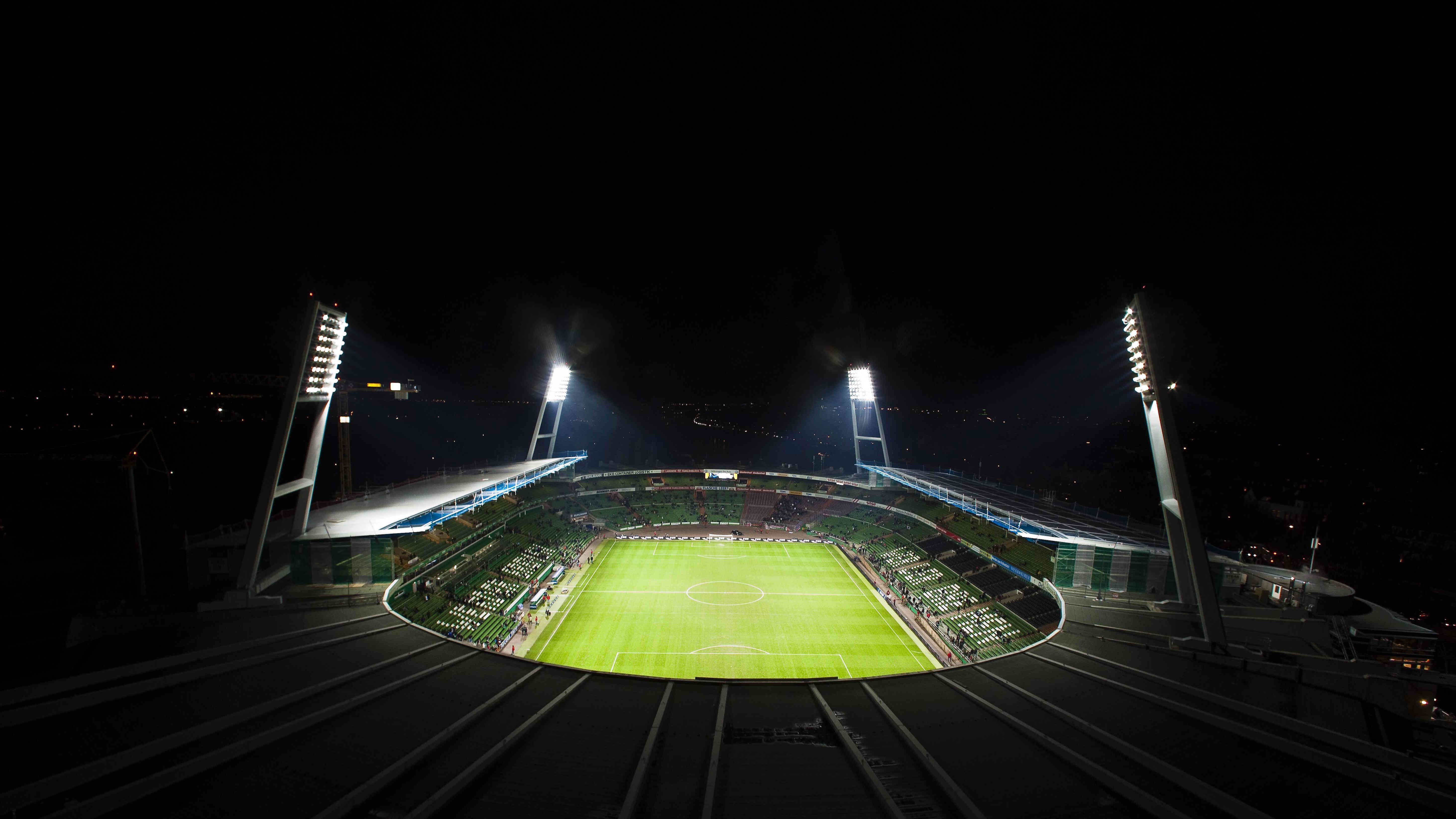 
                <strong>SV Werder Bremen</strong><br>
                Lange Jahre war das Stadion der Grün-Weißen ohne Namenssponsor, doch seit kurzer Zeit heißt es "wohninvest Weserstadion".
              
