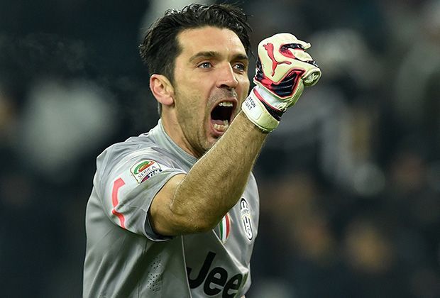 
                <strong>Gianluigi Buffon</strong><br>
                Platz 1: Der alte Mann von der alten Dame. Der 37-Jährige ist seit 2000 Italiens Nummer 1 und steht seit 2001 im Juventus-Tor. Wurde 2006 Weltmeister und im gesamten Turnier aus dem Spiel heraus nur durch ein Eigentor überwunden.
              