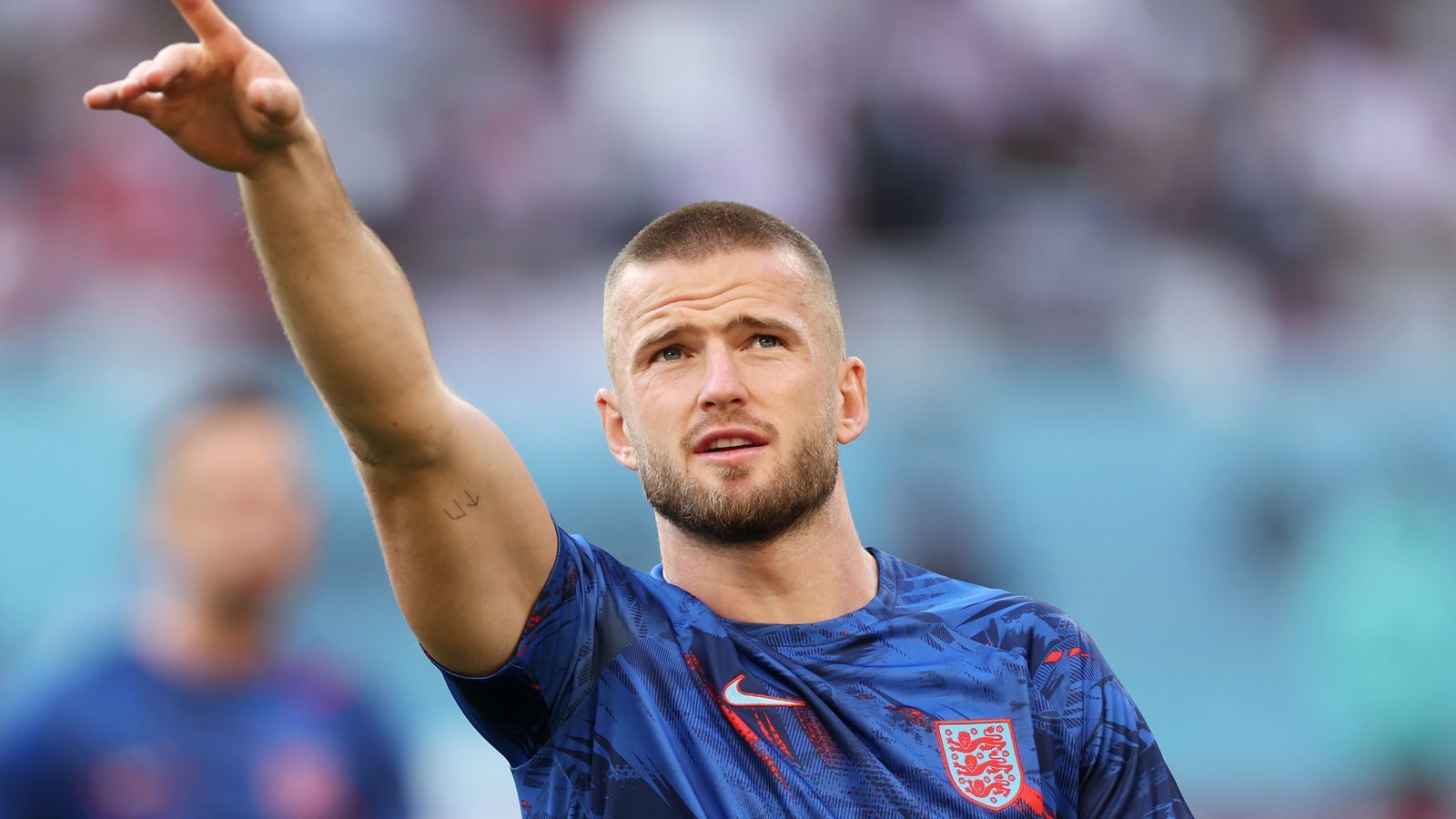 
                <strong>Eric Dier</strong><br>
                Als Innenverteidiger ersetzt er Maguire und kann selbstredend nicht ganz mit den offensiven Aktionen der miteingewechselten Teamkollegen mithalten. Hinten hält er aber den Laden weitestgehend dicht. ran-Note: 3
              