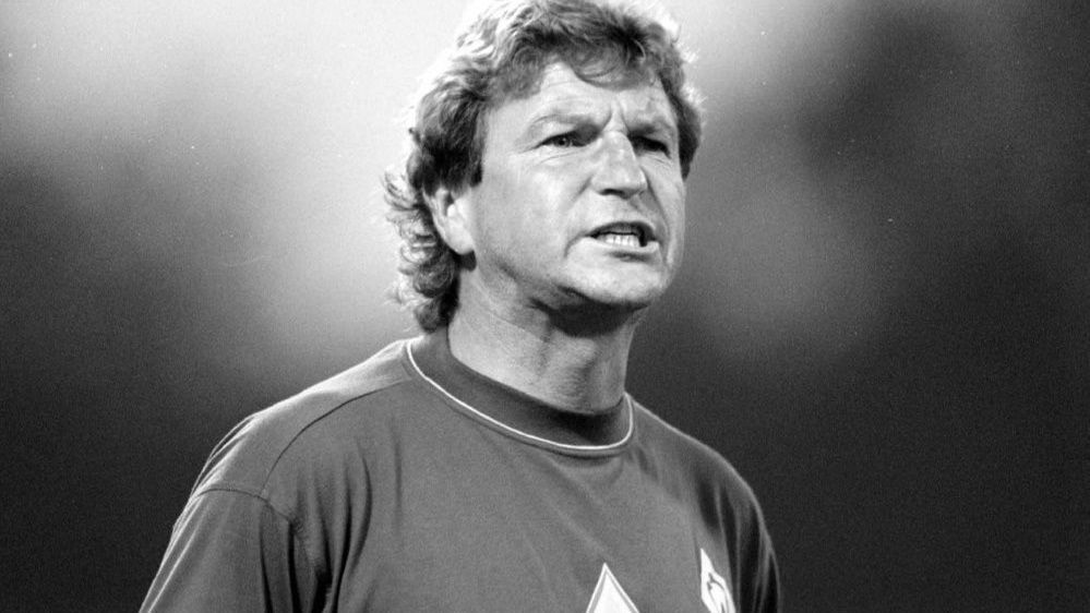 <strong>Rang 17: Hans-Jürgen Dörner</strong><br>Länderspiele: 100 (für die DDR)<br>Länderspiel-Tore: 9