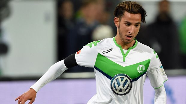 
                <strong>Ismail Azzaoui (VfL Wolfsburg)</strong><br>
                Ismail Azzaoui (VfL Wolfsburg): Ein echtes Juwel angelten sich die Niedersachsen im Sommer 2015 mit dem eine Million Euro teuren Belgier, der von Tottenham zum VfL wechselte. Der Rechtsaußen brauchte dann auch nicht allzu lange, um sein Bundesliga-Debüt zu feiern. Im neuen Jahr soll sich dieser rasante Aufstieg nach Wunsch der Wolfsburger fortsetzen.
              