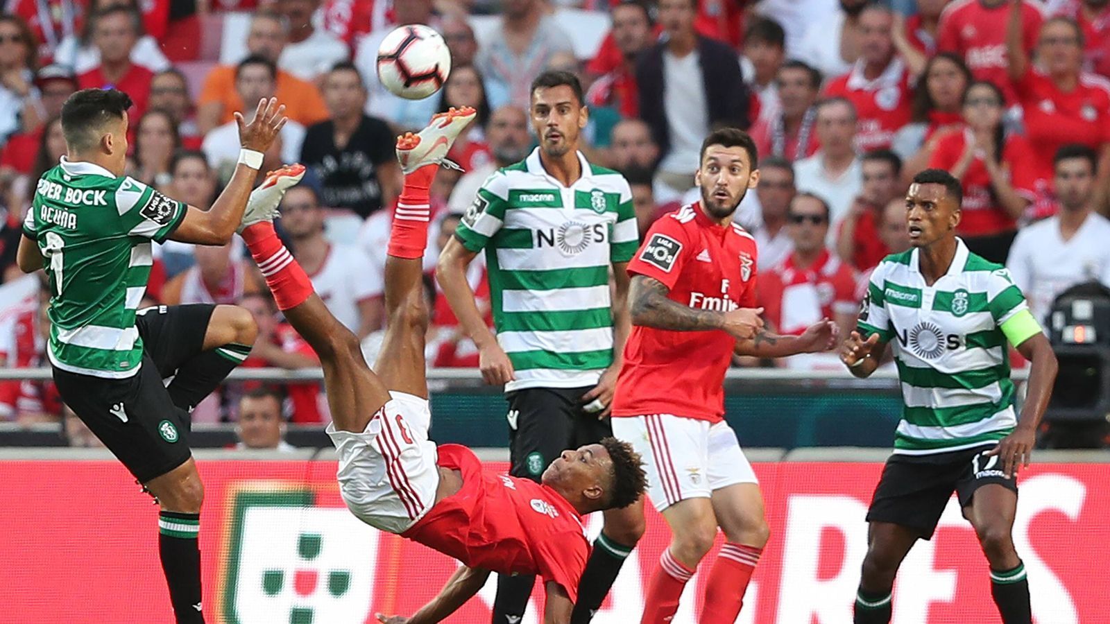 <strong>Sporting Lissabon - Benfica Lissabon</strong><br>
                Ein Klassiker in Portugal: Sporting gegen Benfica Lissabon. Beide Mannschaften gehören zu den Spitzenteams in der Liga.&nbsp;Im "Derby de Lisboa" treffen zwei der drei besten Teams aus Portugal aufeinander. Benfica ist der aktuelle Rekordmeister, Sporting liegt auf dem dritten Rang.
