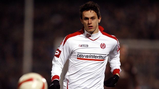 
                <strong>Neven Subotic</strong><br>
                Neven Subotic kam 2006 ablösefrei von der University of South Florida nach Mainz. Ihn verkaufte Mainz 2008 für 4,5 Millionen Euro an Borussia Dortmund.
              