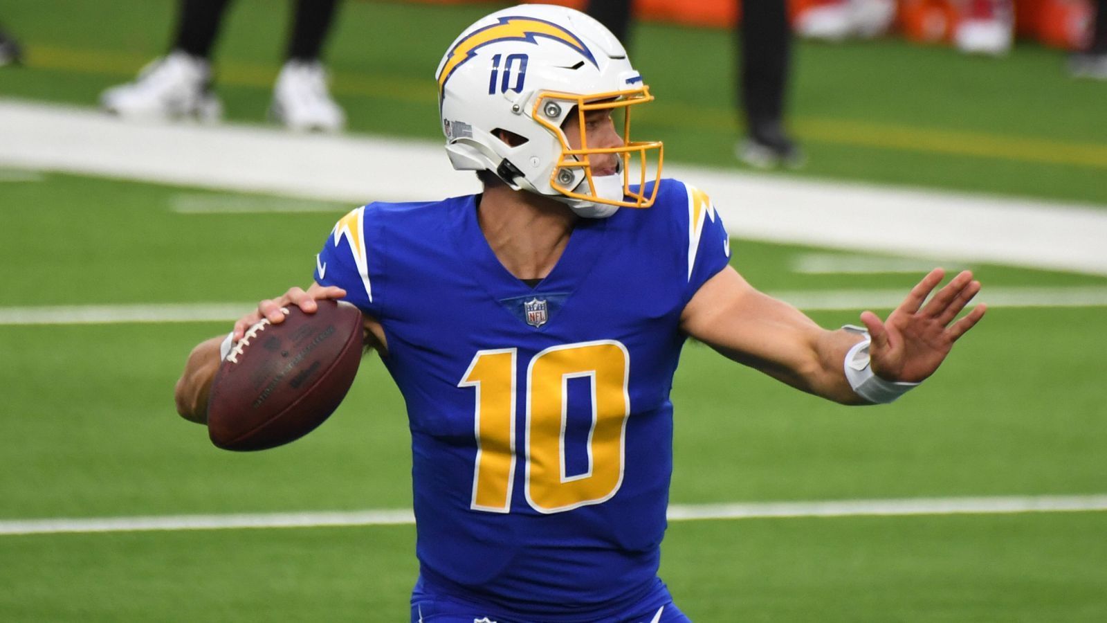 
                <strong>Plätze 60 bis 51</strong><br>
                &#x2022; Platz 60: Corey Linsley (Center, Los Angeles Chargers) -<br>&#x2022; Platz 59: Jason Pierre-Paul (Linebacker, Tampa Bay Buccaneers) -<br>&#x2022; Platz 58: Tyrann Mathieu (Safety, Kansas City Chiefs) -<br>&#x2022; Platz 57: Cameron Heyward (Defensive Tackle, Pittsburgh Steelers) -<br>&#x2022; Platz 56: Justin Herbert (Quarterback, Los Angeles Chargers) -<br>&#x2022; Platz 55: Keenan Allen (Wide Receiver, Los Angeles Chargers) -<br>&#x2022; Platz 54: Grady Jarrett (Defensive Tackle, Atlanta Falcons) -<br>&#x2022; Platz 53: Justin Jefferson (Wide Receiver, Minnesota Vikings) -<br>&#x2022; Platz 52: Minkah Fitzpatrick (Safety, Pittsburgh Steelers) -<br>&#x2022; Platz 51: Za'Darius Smith (Linebacker, Green Bay Packers)<br>
              
