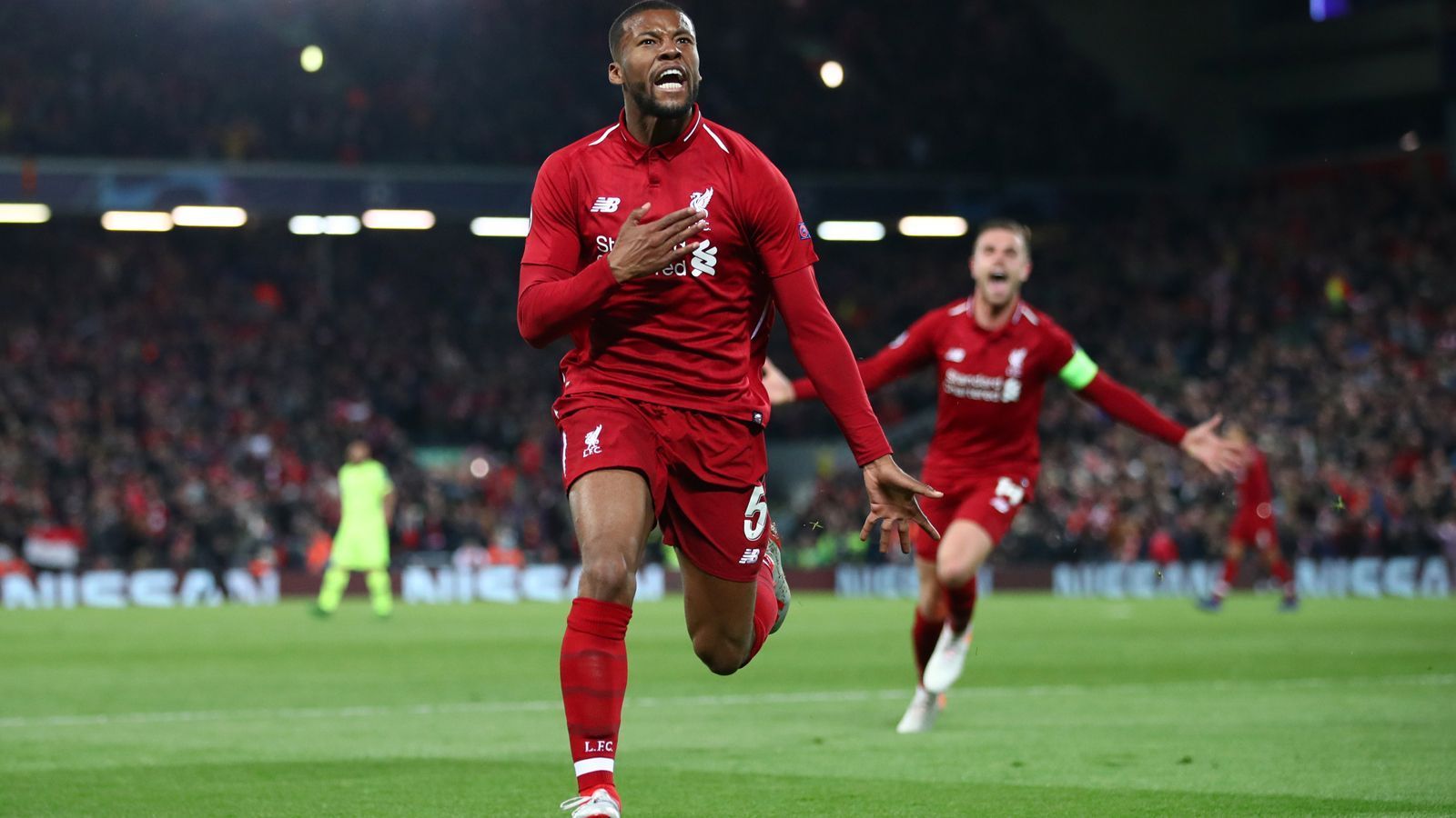 
                <strong>Georginio Wijnaldum</strong><br>
                Kommt in der Pause für den angeschlagenen Robertson ins Spiel und stellt Anfield auf den Kopf. Innerhalb von 120 Sekunden gelingt ihm der Doppelpack zum zweiten und dritten Tor der "Reds". Reiht sich in ein perfekt organisiertes Pressingspiel ein. ran-Note: 1
              