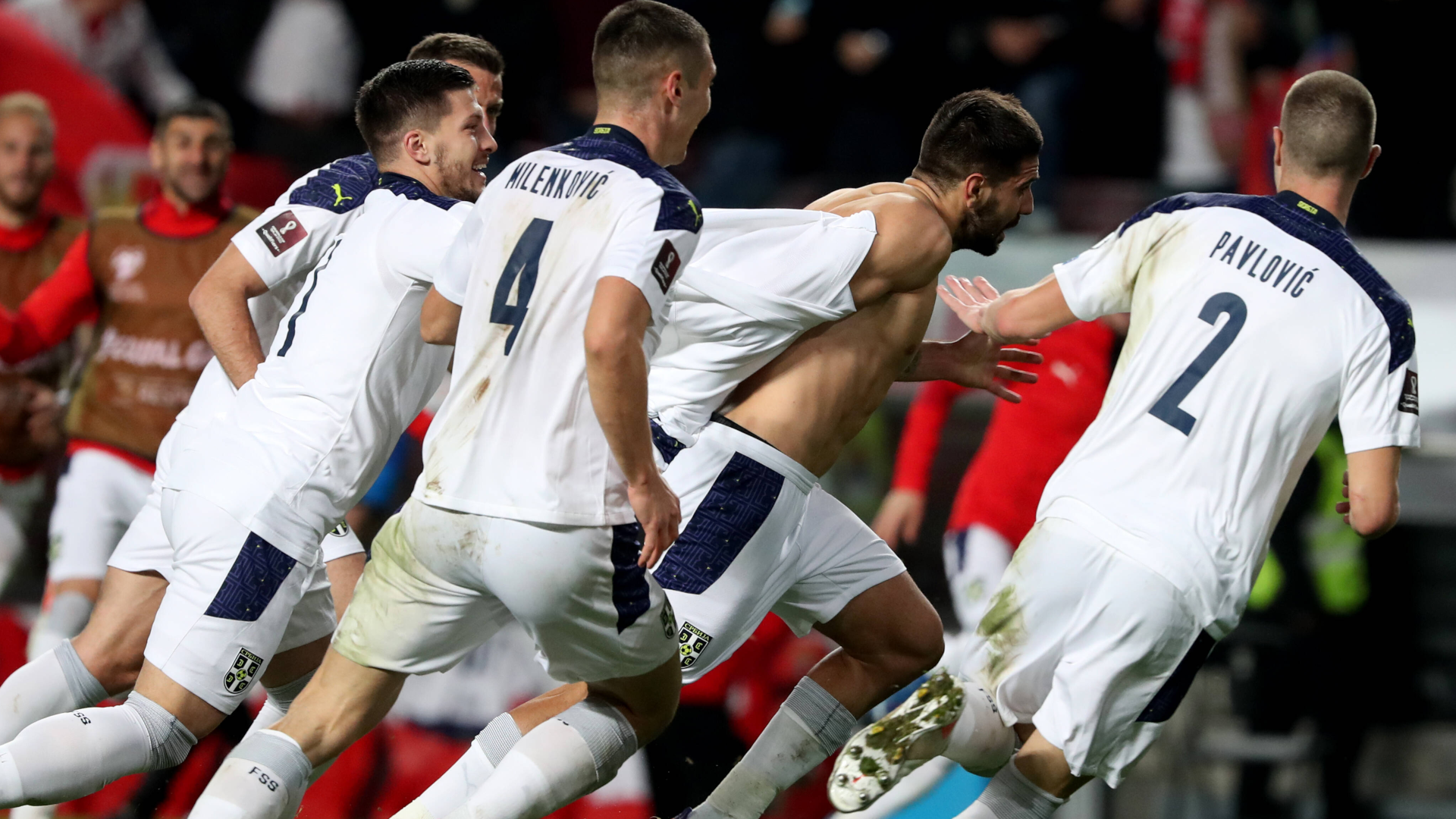 
                <strong>Serbien</strong><br>
                Mehr Drama ging fast nicht. In der Schlussminute schoss Aleksandar Mitrovic am letzten Spieltag das entscheidende 2:1-Siegtor in Portugal. Bei einem 1:1 wären Cristiano Ronaldo und Co. direkt für die WM qualifiziert gewesen. Als eigenständige Nation verpasste Serbien seit 2010 nur die WM-Endrunde 2014 in Brasilien. 
              