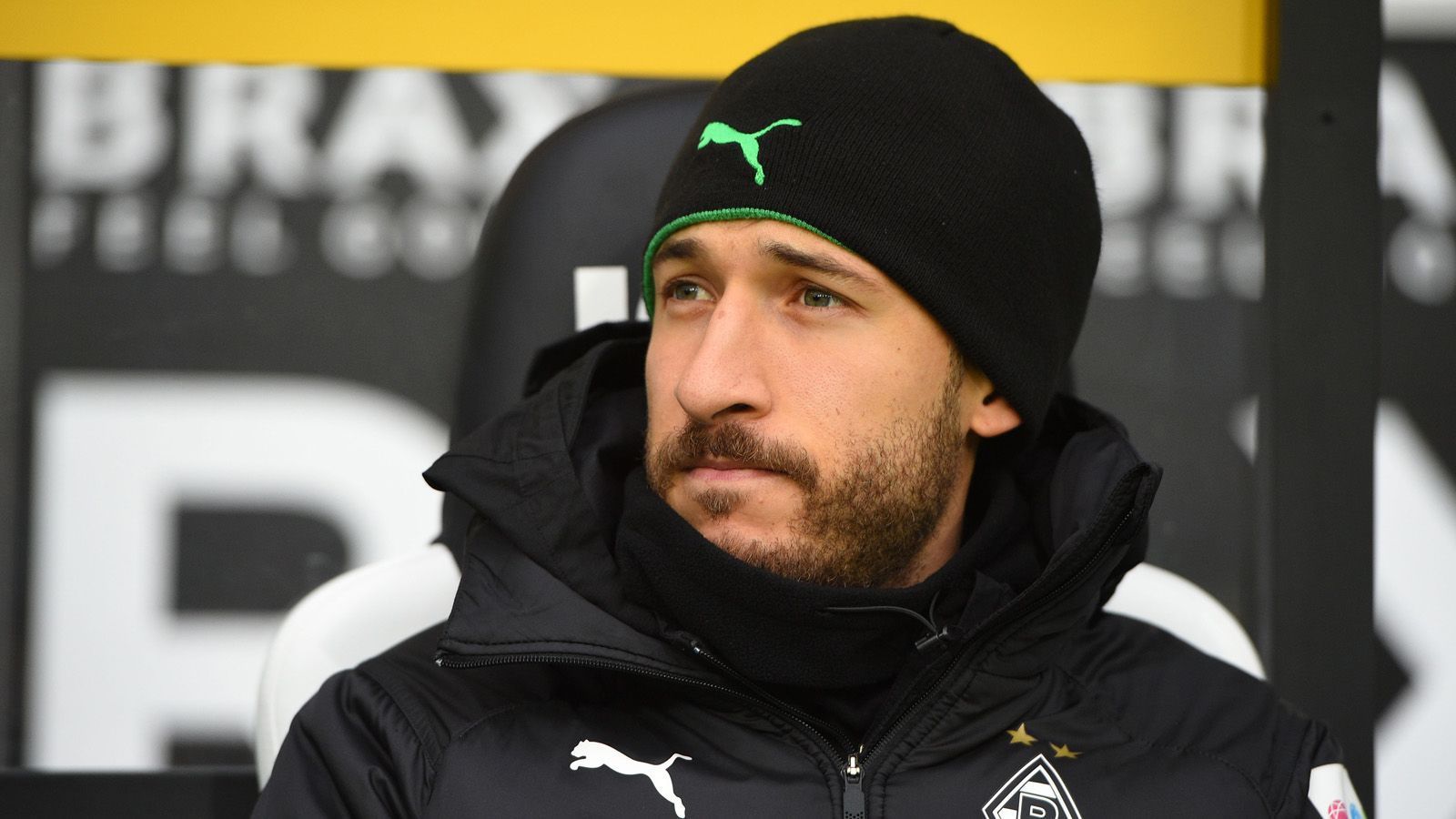 
                <strong>Borussia Mönchengladbach</strong><br>
                Beim Tabellenzweiten aus Mönchengladbach soll sich Fabian Johnson im Winter nach einem neuen Verein umschauen. Laut dem "Hamburger Abendblatt" ist der 32-jährige Offensivspieler beim Hamburger SV im Gespräch.
              