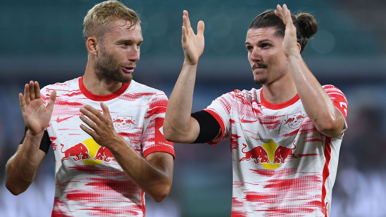 
                <strong>RB Leipzig</strong><br>
                Die Abgänge von Dayot Upamecano und Ibrahima Konate will RB Leipzig mit jungen Zugängen auffangen, hier geistert aber auch noch der Name Jeremiah St. Juste durch die Medien. Für die Offensive kam mit Andre Silva ein echter Torjäger. Mutmaßlich wird sich bis Toresschluss eher noch etwas auf der Abgabenseite tun: Alexander Sörloth soll und will den Verein verlassen, auch bei Marcel Halstenberg und dem schon erwähnten Sabitzer könnte sich noch etwas tun.
              