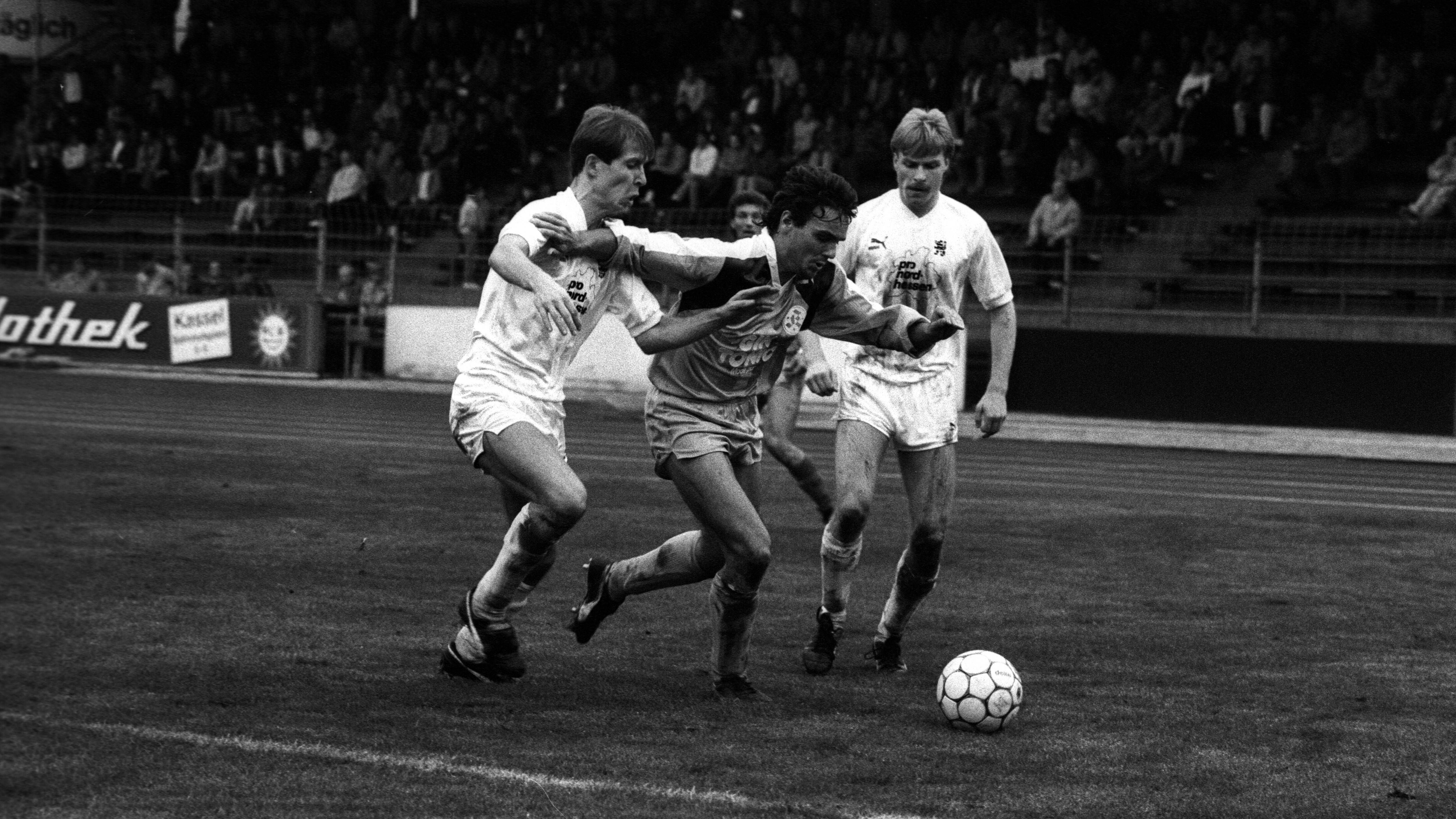 <strong>1987: Stuttgarter Kickers (2. Liga)</strong><br> Nach Erfolgen über Bayern-Bezwinger Fortuna Düsseldorf, Eintracht Frankfurt und Hannover 96 mussten sich die Stuttgarter Kickers im Finale schließlich dem HSV mit 1:3 geschlagen geben. Die schwäbische Führung in Minute 15 hielt keine 60 Sekunden, danach spielten die Hamburger ihre individuelle Klasse aus.