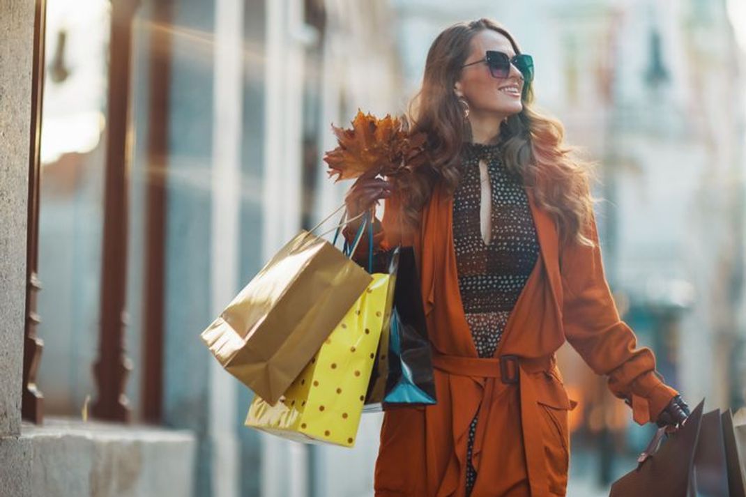 Statement-Trenchcoats - so setzt du im Herbst 2022 modische Akzente