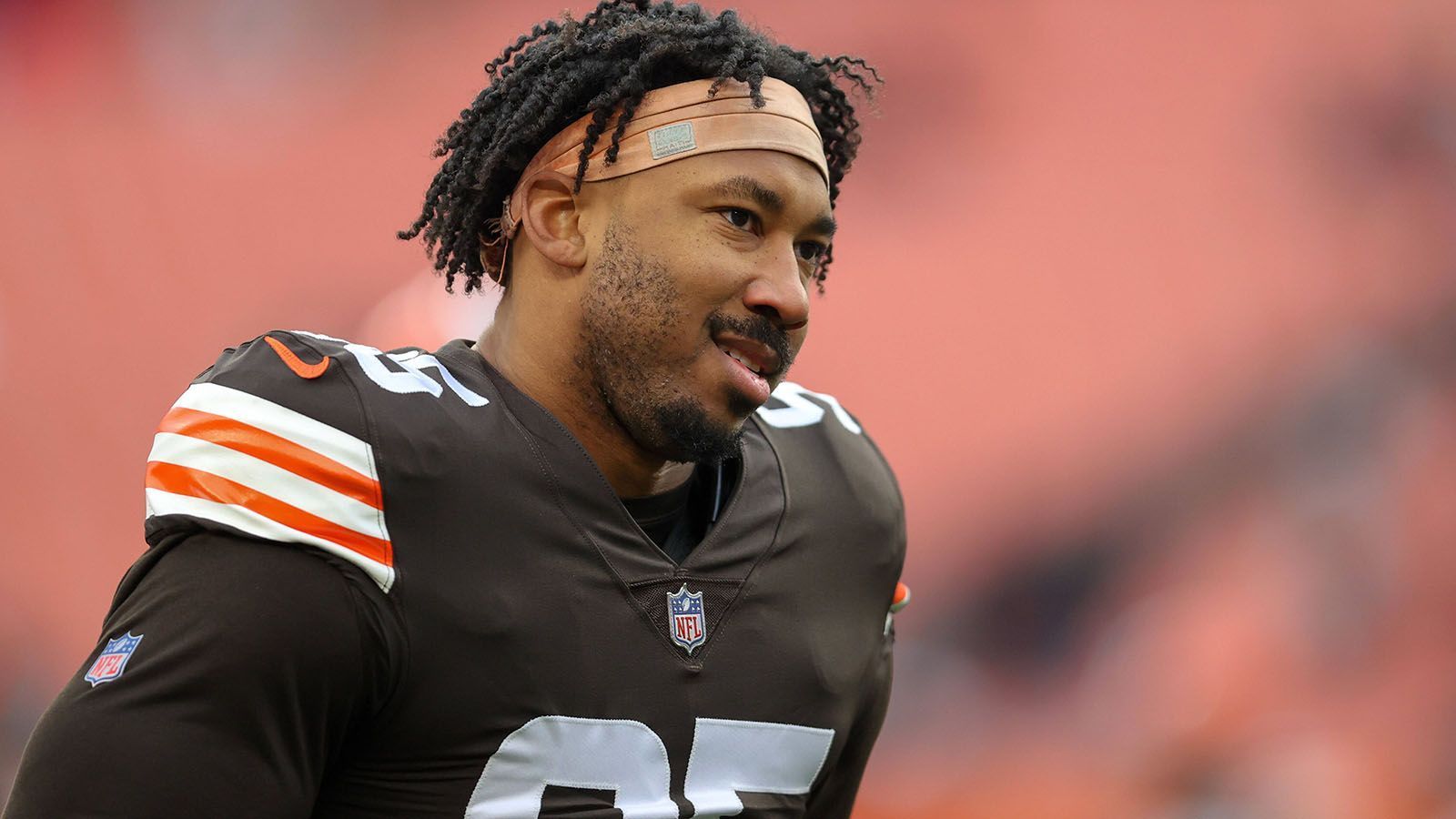 
                <strong>12. Platz (geteilt): Cleveland Browns </strong><br>
                &#x2022; Overall Rating: <strong></strong><br>&#x2022; Beste Spieler: Myles Garrett (99), Nick Chubb (96), Denzel Ward (92)<br>
              