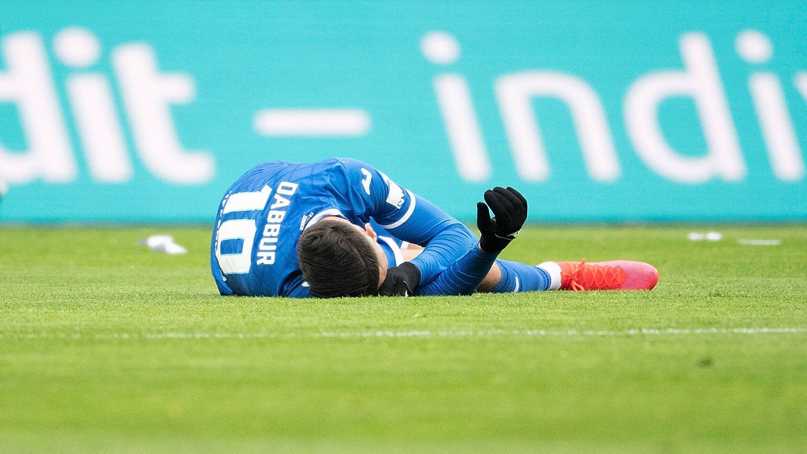 
                <strong>TSG 1899 Hoffenheim</strong><br>
                Die TSG profitiert im Lazarett-Vergleich nur sehr wenig von der Pause. Ishak Belfodil und Munas Dabbur (Bild, beide Knieverletzungen) werden in dieser Saison wohl kein Spiel mehr bestreiten. Sargis Adamyan erholt sich allerdings von einer Sprunggelenksverletzung und könnte im Mai wieder dabei sein.
              