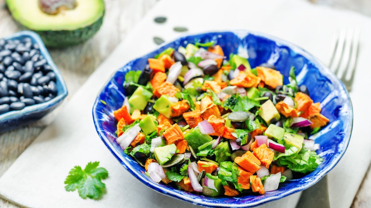 Salat mit gebackenen Süßkartoffeln