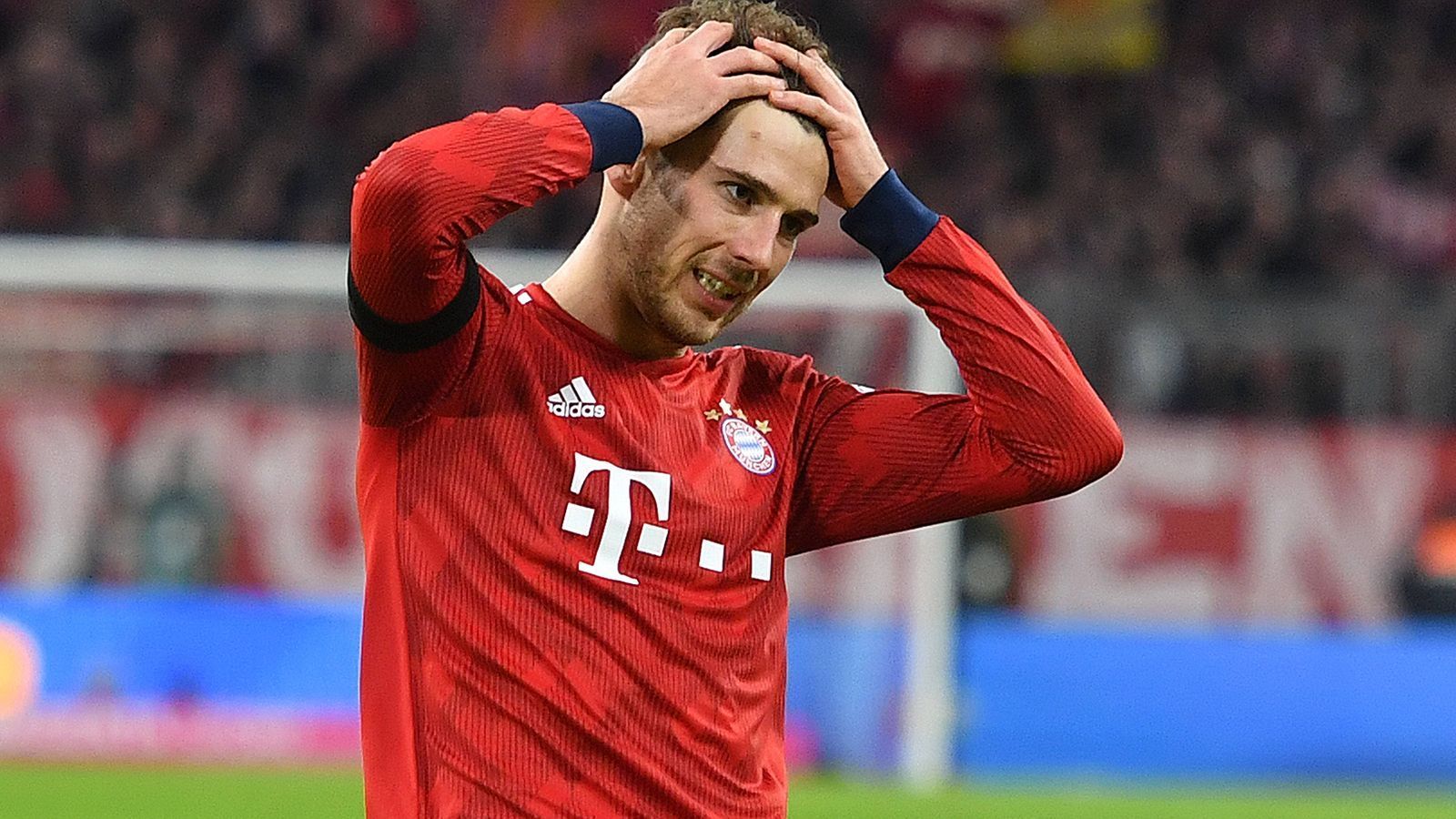 
                <strong>Goretzka mit historischem Eigentor</strong><br>
                Genau 13 Sekunden dauerte es, bis es zum Auftakt des 22. Spieltags das erste Mal klingelte. Unglücksrabe Leon Goretzka vom FC Bayern wurde so angeschossen (bzw. angeflankt), dass er den Ball in sein eigenes Tor abfälschte. 1:0 für Augsburg. Laut Eurosport war das es das schnellste Eigentor der Bundesliga-Geschichte.
              