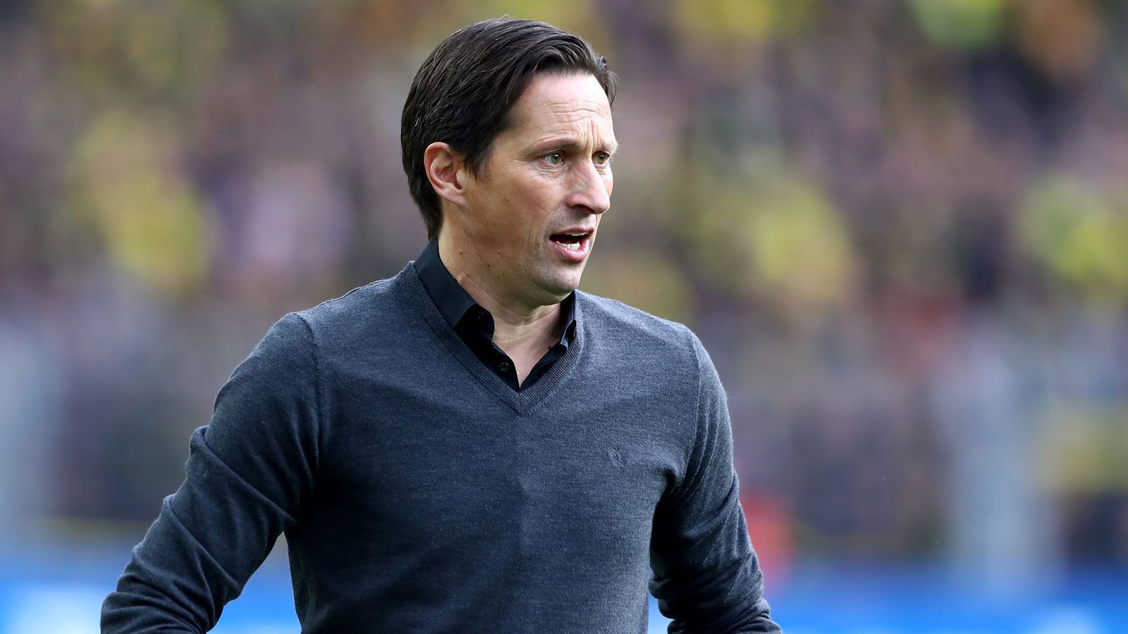 
                <strong>Roger Schmidt</strong><br>
                Auch Roger Schmidt wird dem "Express" zufolge mit dem FC in Verbindung gebracht. Der frühere Trainer von Bayer Leverkusen war zuletzt in China bei BJ Sinobo Guoan tätig. Die Chinesen hatten sich im Sommer trotz 16 Siegen in 20 Ligaspielen von Schmidt getrennt, seitdem ist der 52-Jährige vereinslos.
              