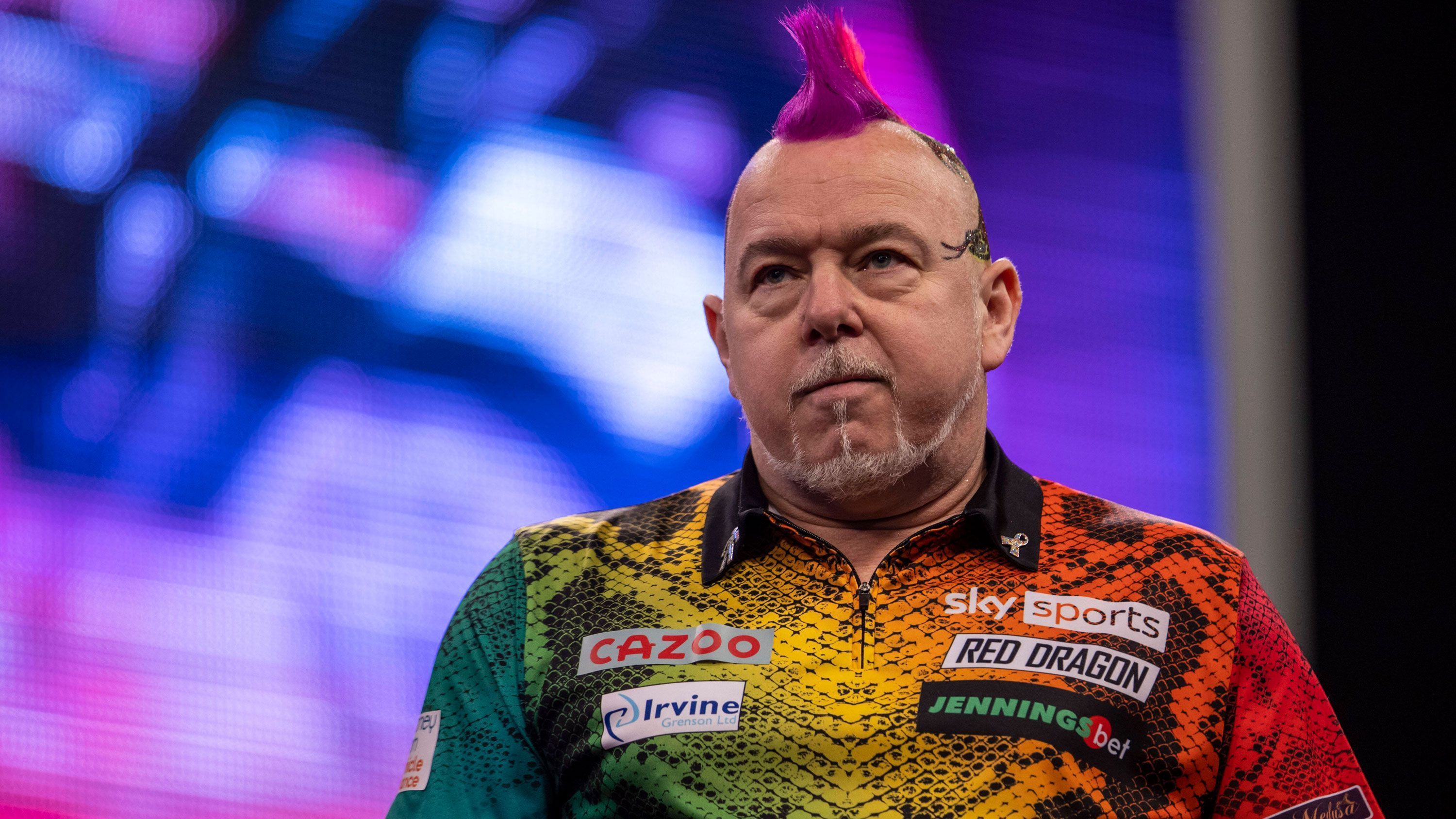 
                <strong>Die Teilnehmer</strong><br>
                Als Erstplatzierter sicherte sich Jonny Clayton mit großem Abstand das Ticket für den finalen Spieltag in der Berliner Mercedes-Benz-Arena, dahinter folgten Michael van Gerwen, James Wade und Joe Cullen. Für Weltmeister Peter Wright (im Bild), Michael Smith, Gerwyn Price und Gary Anderson reichte es hingegen nicht.
              