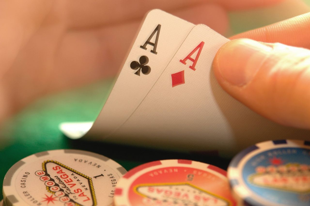 Poker spielen leicht gemacht: Regeln, Tipps und Begriffe für Einsteiger ...