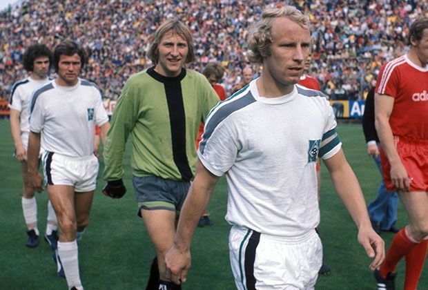 
                <strong>Berti Vogts (Borussia Mönchengladbach)</strong><br>
                14 lange Jahre hielt Hans-Hubert Vogts seiner geliebten Borussia die Treue. Der "Terrier" prägte die goldenen Siebziger Jahre von Borussia Mönchengladbach und ist mit 419 Einsätzen immer noch Bundesliga-Rekordspieler der Fohlen.
              