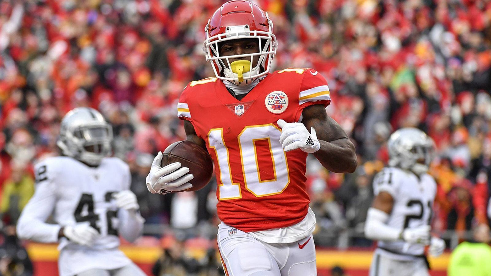 
                <strong>Platz 7 (geteilt): Tyreek Hill (Kansas City Chiefs)</strong><br>
                Jahresgehalt: 18 Millionen US-DollarVertrag endet nach der Saison 2022
              