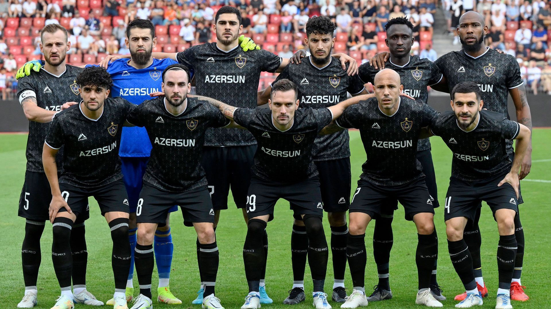 
                <strong>Qarabag Agdam</strong><br>
                Bereits seit Runde eins ist Qarabag Agdam in der Qualifikation vertreten. In der ersten Runde holte der Klub aus Aserbaidschan noch einen 0:2-Rückstand gegen Lech Posen auf und gewann am Ende in der Addition doch deutlich mit 5:2. Eine Runde später setzte sich Qarabag erst in der Verlängerung gegen den FC Zürich durch. Die letzte Hürde vor den Playoffs hieß Ferencvaros Budapest, wo sich der Klub dank eines 3:1-Auswärtserfolgs im Rückspiel behauptete. Dank etwas Losglück wartet auch in der nächsten Runde eine – zumindest auf dem Papier – machbare Aufgabe für den Klub aus Baku. 
              