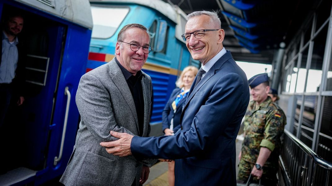 Martin Jäger, der deutsche Botschafter in der Ukraine, empfängt Verteidigungsminister Boris Pistorius in Kiew.