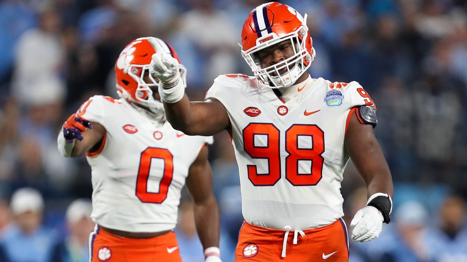 
                <strong>18. Pick: Detroit Lions - DE Myles Murphy (Clemson)</strong><br>
                Apropos Detroit Lions, die gehen auch mit ihrem zweiten Pick in die Defense. Mit Myles Murphy von Clemson stellen sie Aiden Hutchinson einen kongenialen Partner zur Seite, der gemeinsam mit der Entdeckung der letzten Saison James Houston für Unwohlsein bei den gegnerischen Quarterbacks sorgen soll.
              