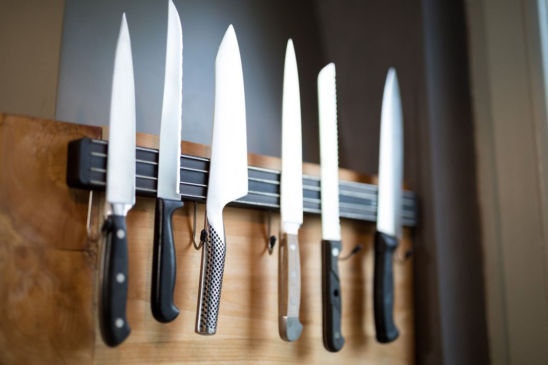 Nicht ohne Grund haben Messer unterschiedliche Formen und Längen. Sie sind für bestimmte Anwendungen gedacht. Verwendest du sie richtig, bleiben deine Messer länger einsatzbereit.