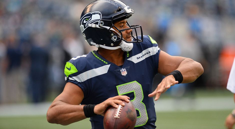 
                <strong>24. Seattle Seahawks</strong><br>
                Schickes Logo, die dunkelblaue Grundfarbe kann sich auch sehen lassen, aber sind wir doch mal ehrlich: Neongrün wertet nur die wenigsten Klamotten auf. So markant die Jerseys sind, richtig edle Trikots findet man in der NFL dann doch woanders als in Seattle.
              