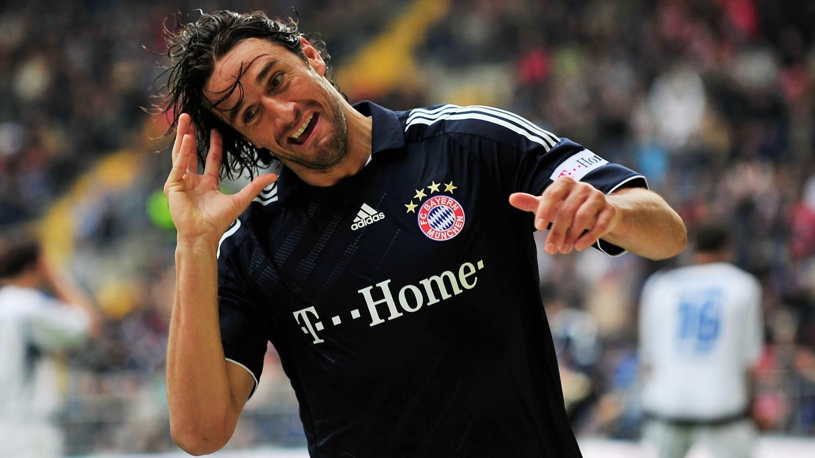 
                <strong>Platz 5: Luca Toni</strong><br>
                2007 vom AC Florenz zu Bayern MünchenAblöse: 11 Millionen EuroAlter zum Zeitpunkt des Transfers: 30
              