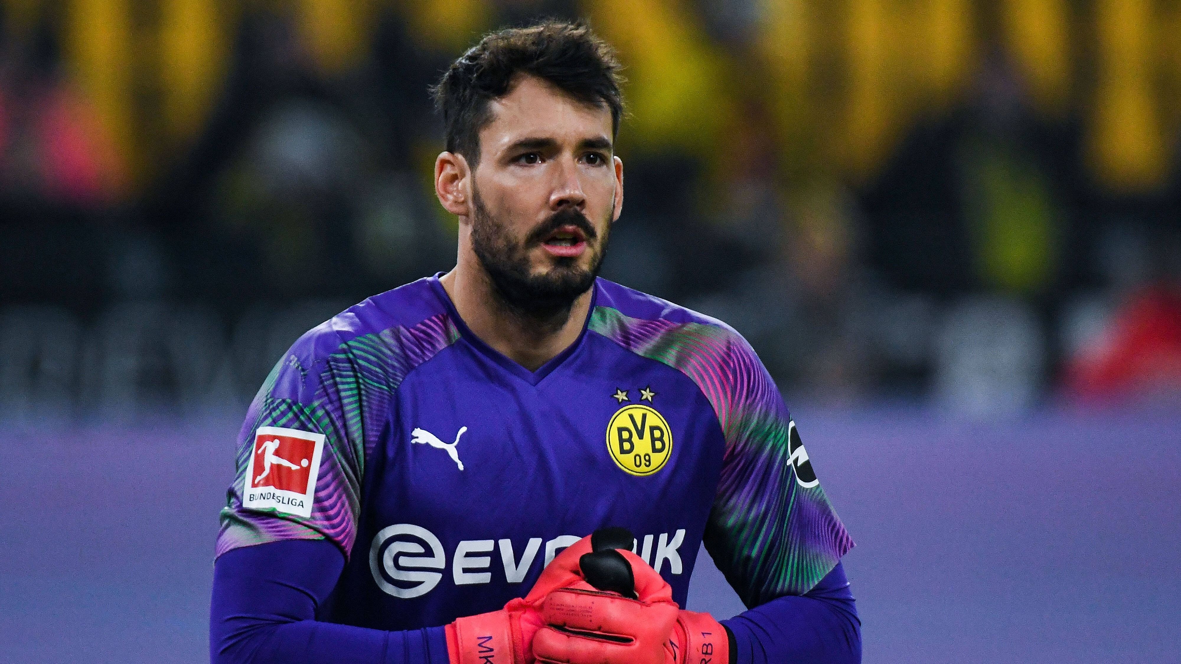
                <strong>Roman Bürki</strong><br>
                Der Torhüter erlebt zunächst einen sehr ruhigen Abend. Bürki ist erstmals in der 52. Minute gefordert, als er ein steiles Zuspiel von Mbappe auf Neymar vor dem Angreifer klären kann. Im Laufe der zweiten Halbzeit kann sich Bürki häufiger auszeichnen, beim Gegentor ist er machtlos. ran-Note: 
              