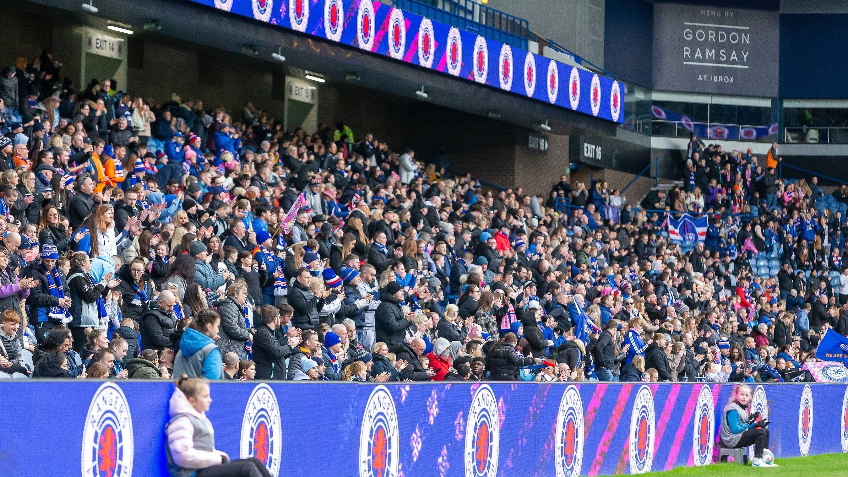 <strong>18. Platz: Glasgow Rangers</strong><br>- Zuschauer-Einnahmen 2023: 48 Mio. Euro<br>- Veränderung gegenüber 2022: -2 Mio. Euro