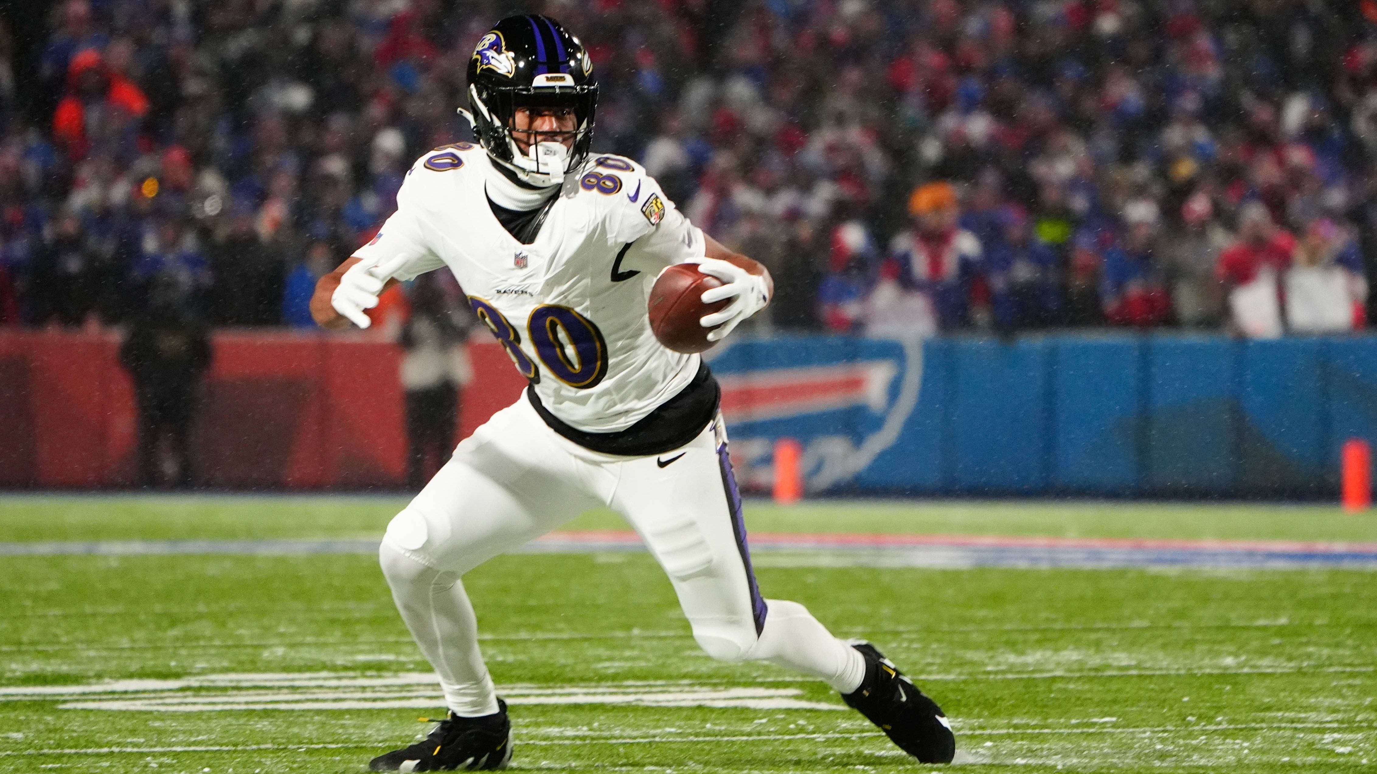 <em><strong>Isaiah Likely (Baltimore Ravens)</strong><br>Schlechte Nachrichten für die Baltimore Ravens: Tight End Isaiah Likely ist im Training umgeknickt und hat sich wohl eine schwerere Verletzung zugezogen. "Er wird einige Wochen fehlen", sagte Head Coach Jim Harbaugh den Medienvertretetern. Am Mittwoch soll ein MRT gemacht werden, um eine genaue Diagnose zu stellen. Der Saisonstart ist damit in Gefahr.</em>