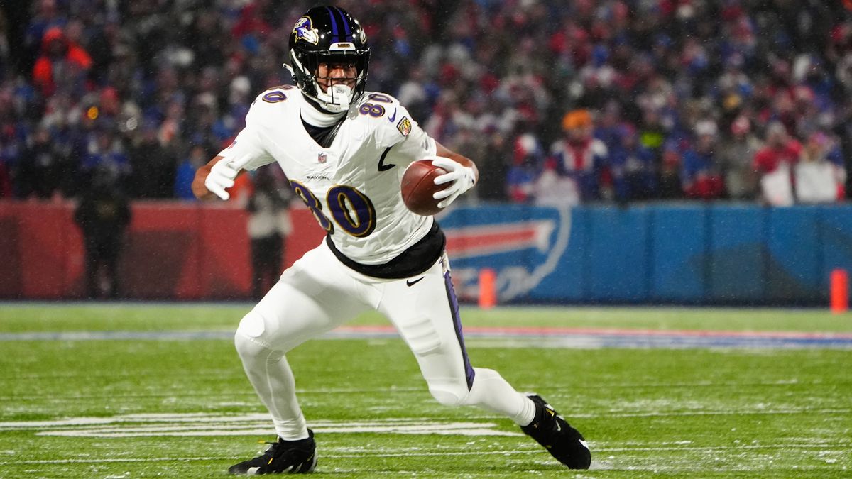 NFL, American Football Herren, USA AFC Divisional Round- Baltimore Ravens at Buffalo Bills Jan 19, 2025; Orchard Park, New York, USA; Baltimore Ravens tight end Isaiah Likely (80) runs the ball aft...