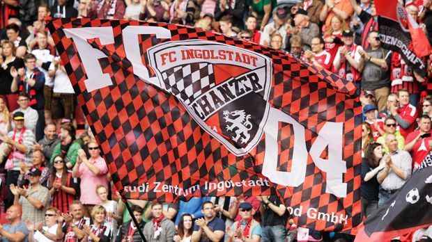 
                <strong>FC Ingolstadt: 188 Euro</strong><br>
                Platz 9 - FC Ingolstadt: 188 Euro. Nach einer Erhöhung um 33 Euro im Vorjahr legen die "Schanzer" noch einmal nach und verlangen nun noch einmal zehn Euro mehr als 2015/2016 von ihren Fans.
              