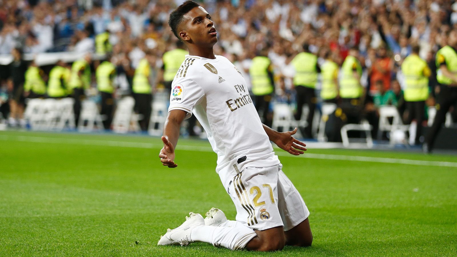 
                <strong>Rodrygo </strong><br>
                Alter: 18 JahreVerein: Real MadridPosition: LinksaußenNationalität: Brasilien
              