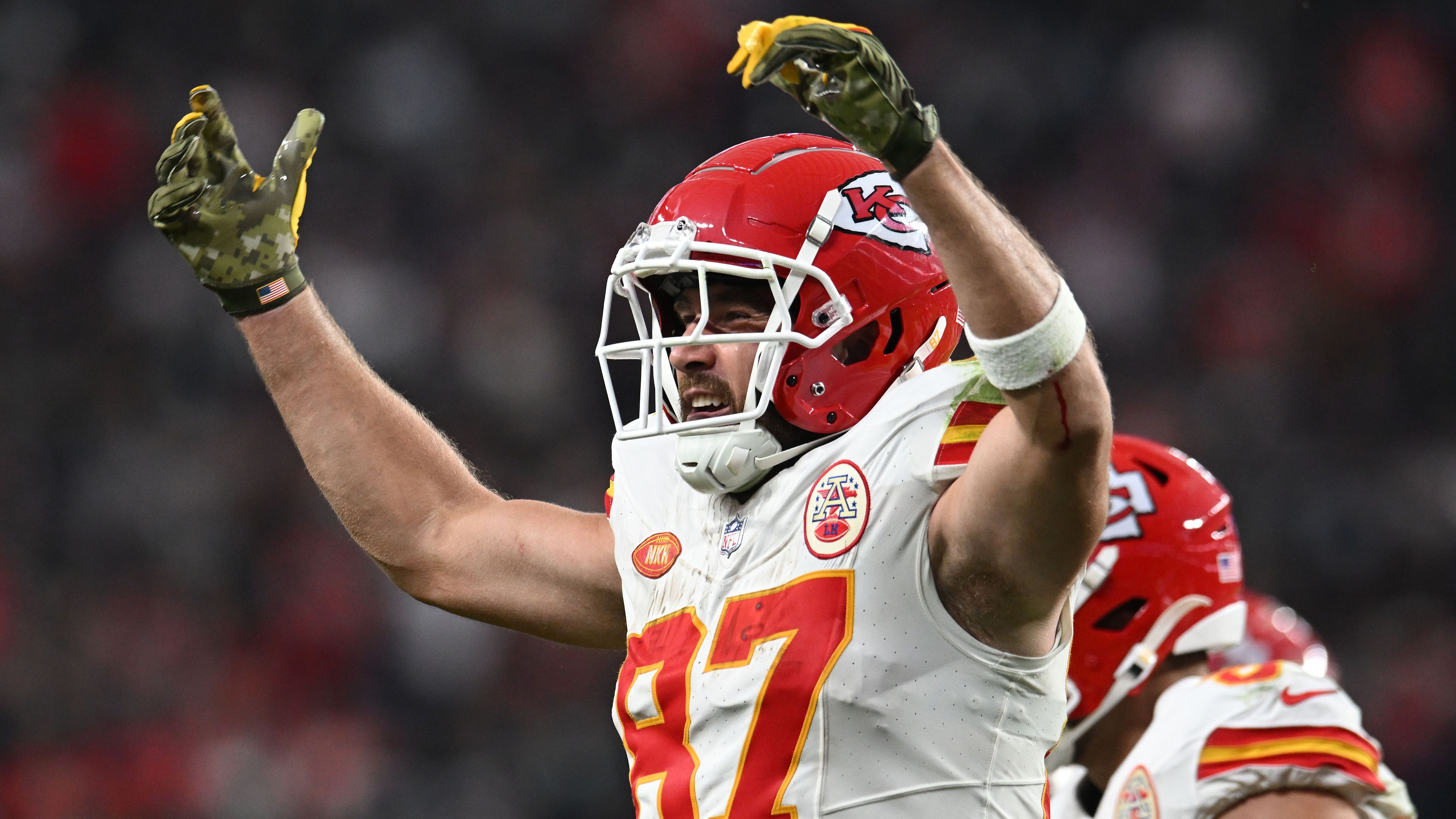 <strong>Woche 12: Travis Kelce (Kansas City Chiefs)</strong><br>Chiefs-Star Travis Kelce erreichte beim 31:17 über die Raiders die Karriere-Marke von 11.000 Receiving Yards. Damit ist er der vierte und schnellste Tight End in NFL-Geschichte, dem das gelang. Die Partie gegen die Raiders war Kelces 154. Auftritt in der NFL - auf Platz zwei liegt Hall of Famer Tony Gonzalez, der 191 Spiele brauchte.