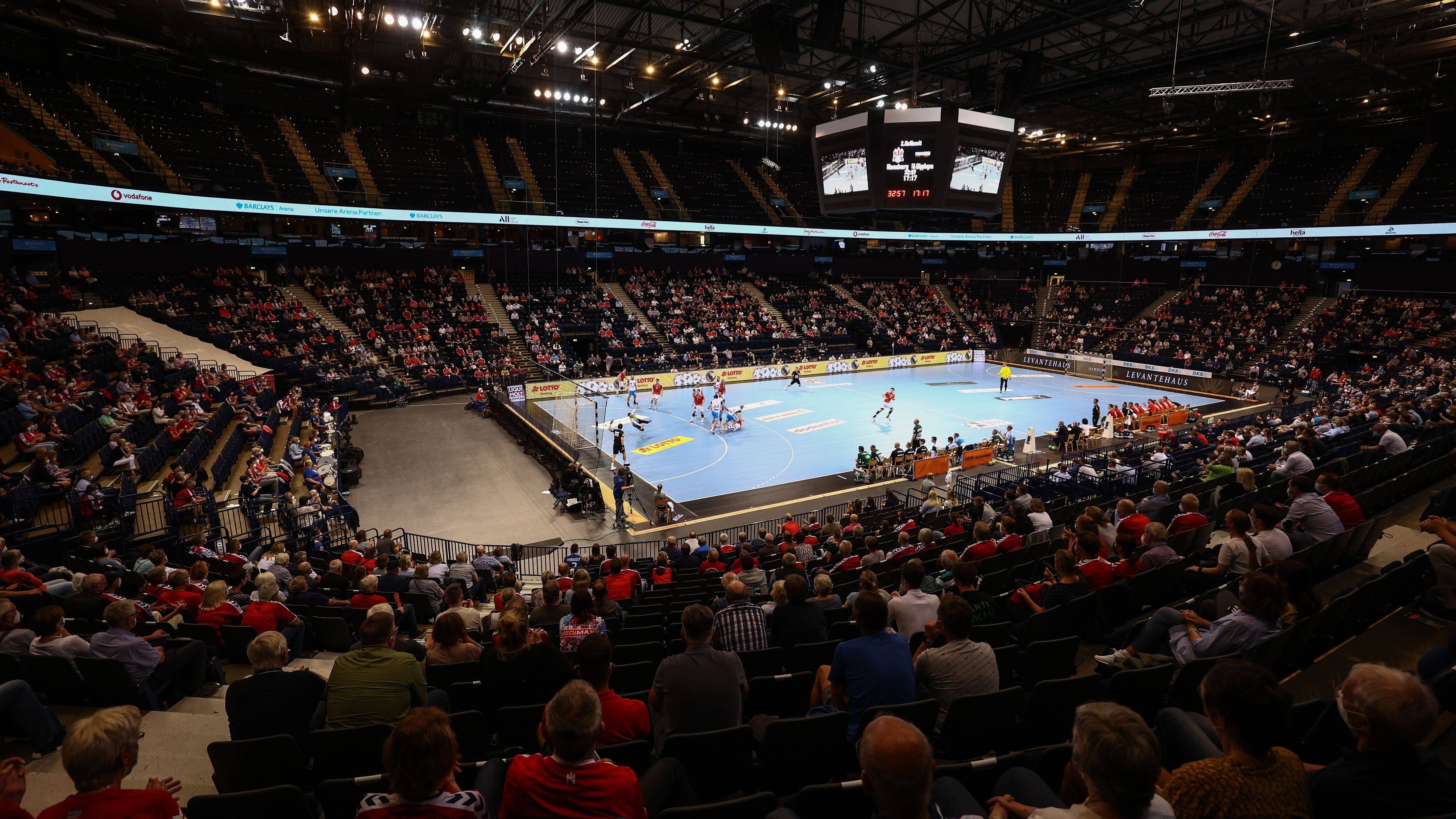 <strong>Barclays Arena (Hamburg)<br></strong>Vorrundenspiele finden in der Hamburger Barclays Arena nicht statt, dafür wird die Hauptrunden-Gruppe II in der Hansestadt gastieren. 2007 und 2019 war die Halle noch Austragungsort eines bzw, zweier Halbfinals.