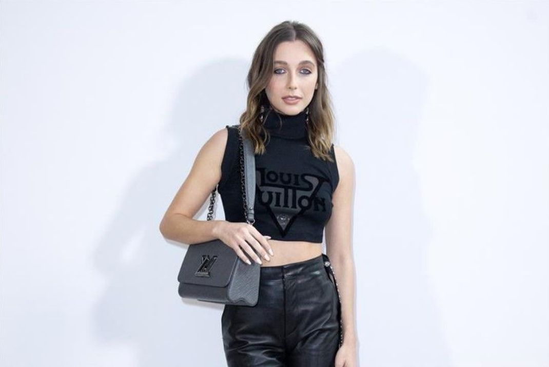 Der Gamine-Typ ist eher eckig und schmal. Dieser Kibbe Body Type soll mit einer lebendigen, mutigen und verspielten Ausstrahlung auffallen. Internetstar Emma Chamberlain zählt unter anderem zum Typ Gamine.