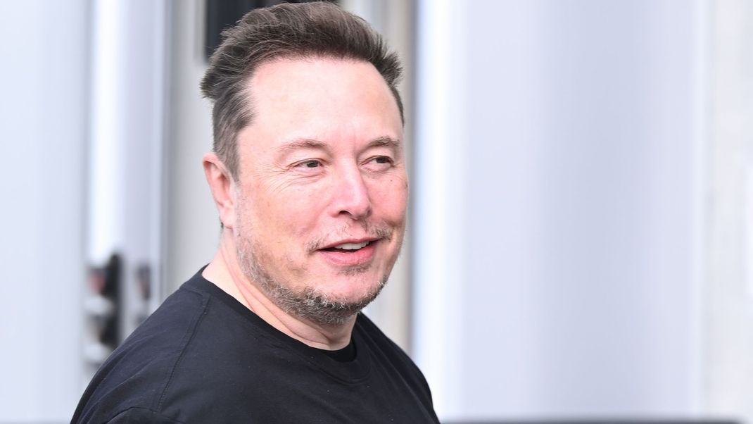Elon Musk wirft Apple und OpenAIwettbewerbswidriges Verhalten vor.