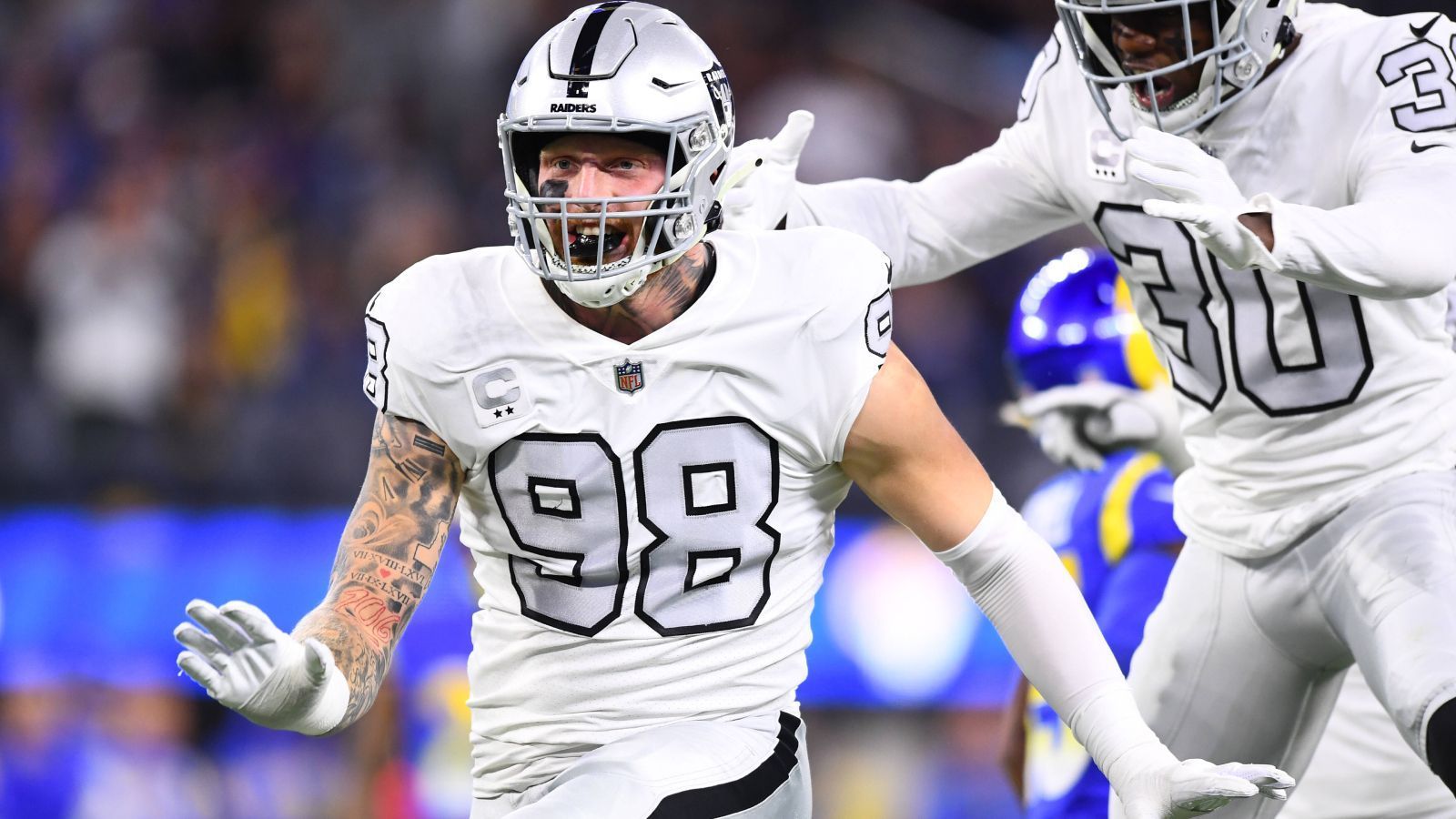 
                <strong>Defensive Ends (AFC)</strong><br>
                &#x2022; Maxx Crosby (Foto, Las Vegas Raiders)<br>&#x2022; Myles Garrett (Cleveland Browns)<br>&#x2022; Trey Hendrickson (Cincinnati Bengals)<br>
              